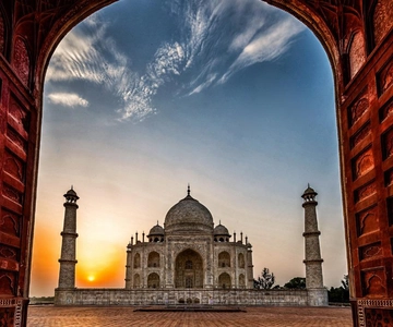 Overnight Agra/Taj Mahal Tour & Fatehpur Sikri Tour