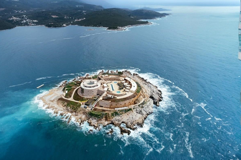 Kotor: excursión en lancha motora con visita a la Cueva Azul y la bahía de BokaKotor: excursión privada en lancha rápida con visita a la Cueva Azul y la bahía de Boka