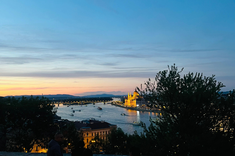 Budapest Highlights Walking Tour: Parliament to Buda Castle