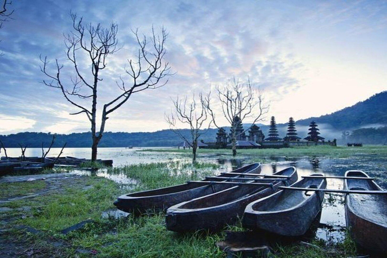 Munduk: Twin Lakes Jungle Hike with Lake Canoe and Waterfall From Munduk area : Private Tour