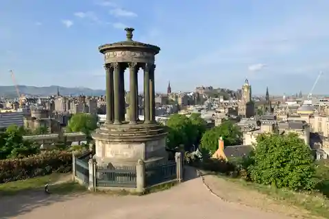 Edinburgh: Calton Hill & Arthur's Seat Walking Tour