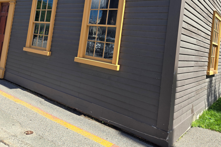 Boston by Train to Salem History Tour: Option to Stay & Play