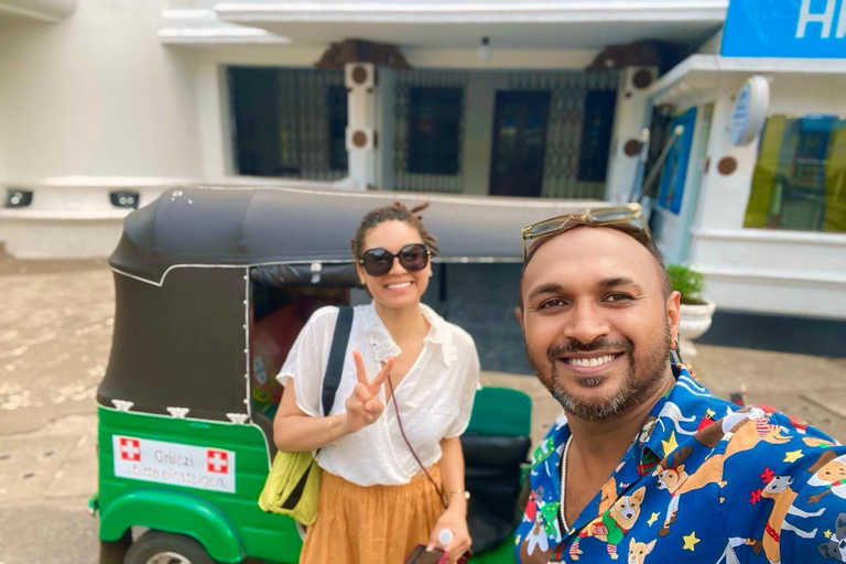 Kandy: Wakarewatta Nature & City Tuk Tuk Tour with Lunch