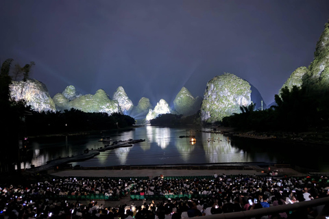 Guilin: Private Flussfahrt auf dem Li Jiang, Höhle und Show