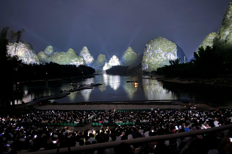 Guilin: Private Flussfahrt auf dem Li Jiang, Höhle und Show