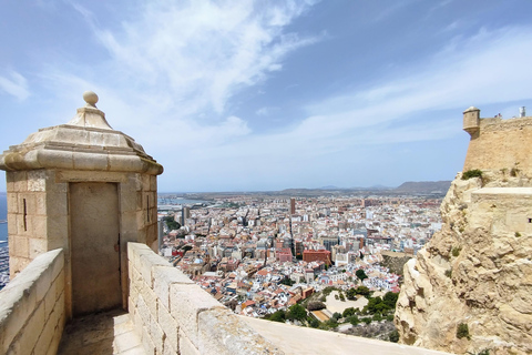 Alicante: Santa Bárbara Castle & Local Traditions Tour 3H French-speaking tour