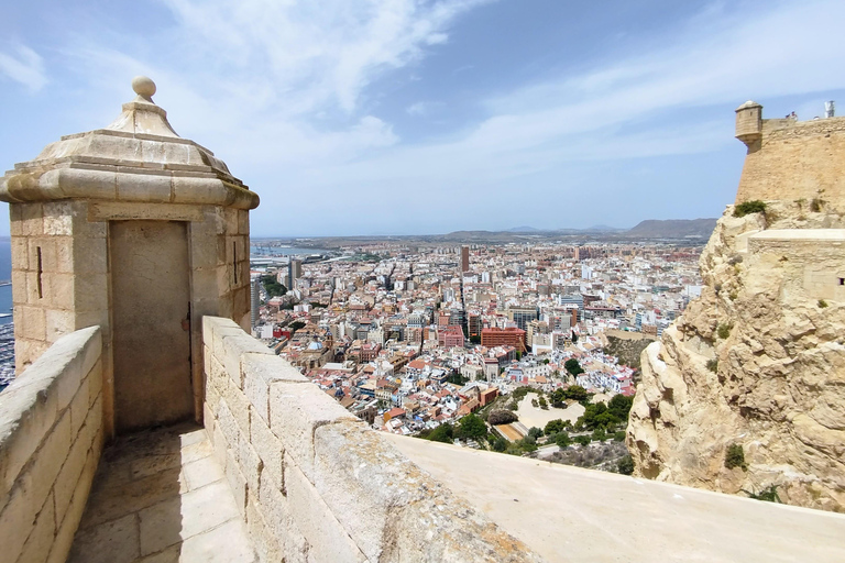 Alicante: Santa Bárbara Castle & Local Traditions Tour 3H French-speaking tour