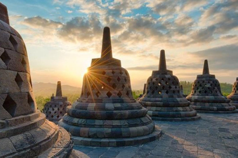 Yogyakarta Borobudor Klim omhoog en prambanan-tourRondleiding in het Engels, toegangsticket met mineraalwater