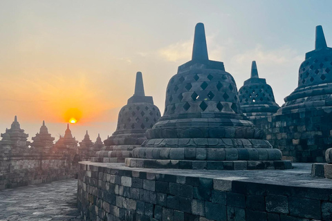 Yogyakarta: Borobudur Sunrise & Mount Merapi Jeep Tour