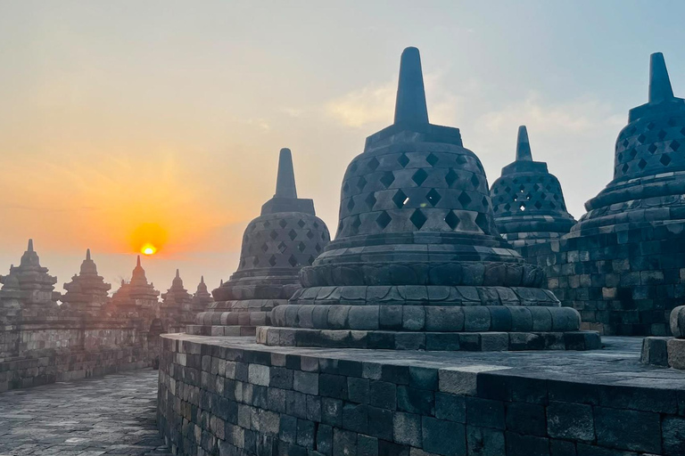 Yogyakarta: Borobudur Sunrise & Mount Merapi Jeep Tour