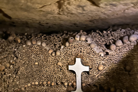 Paris: Katakomben Guided Tour mit Einlass ohne Anstehen