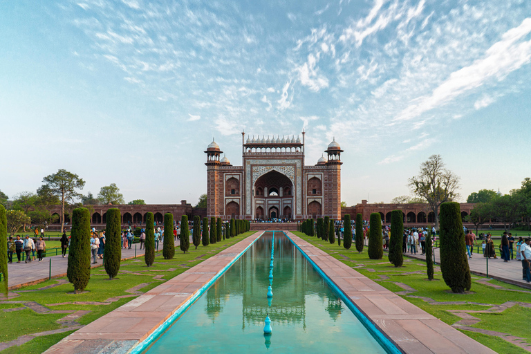 Agra: Taj Mahal Sunrise Tour: Express Ticket, Guide & Photos Tour with Local Expert Tour Guide Only