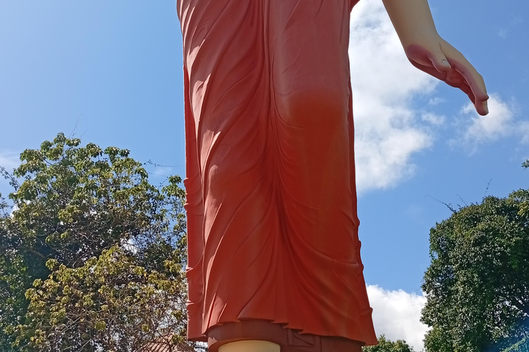 Kandy: Full-Day Tuk-Tuk Tour with Temples & Gardens by Local