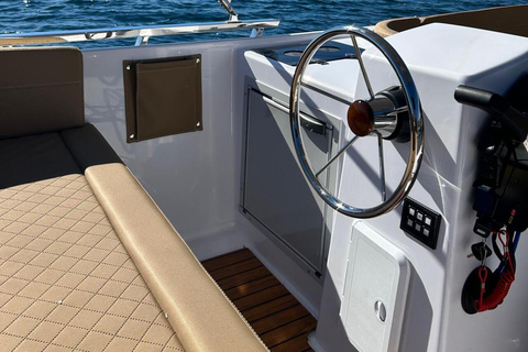 Beaulieu-sur-Mer: 1h Boat Rental with no License Required