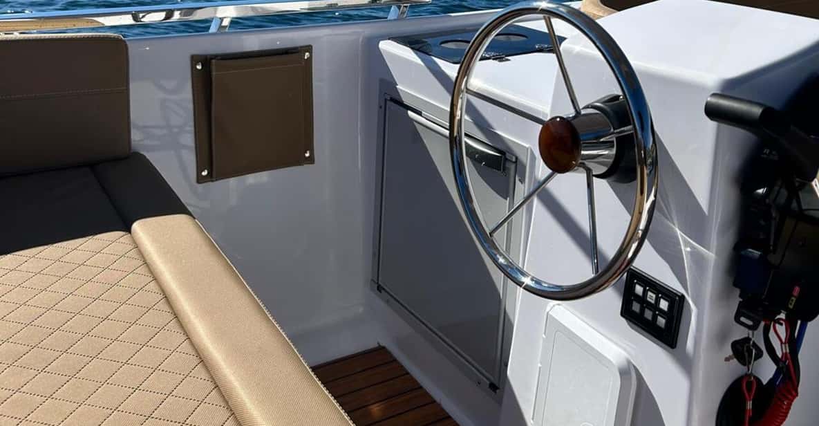 Afbeelding 1 van Beaulieu-sur-Mer: 1 uur boot huren zonder vaarbewijs