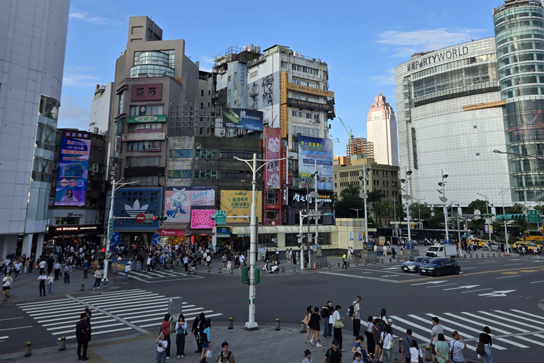 Taipei Private Tour: Heights, Heritage & Local Life Sunset & Night Market