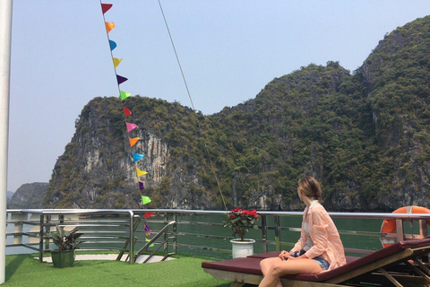 2-tägige traditionelle Kreuzfahrt nach Lan Ha Bay und Cat Ba IslandAb Hanoi: 2-tägige Bootsfahrt zur Lan-Ha-Bucht & Insel Cát Bà