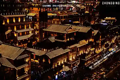 Chongqing: Illuminated Night Tour with Cruise or Hot Pot
