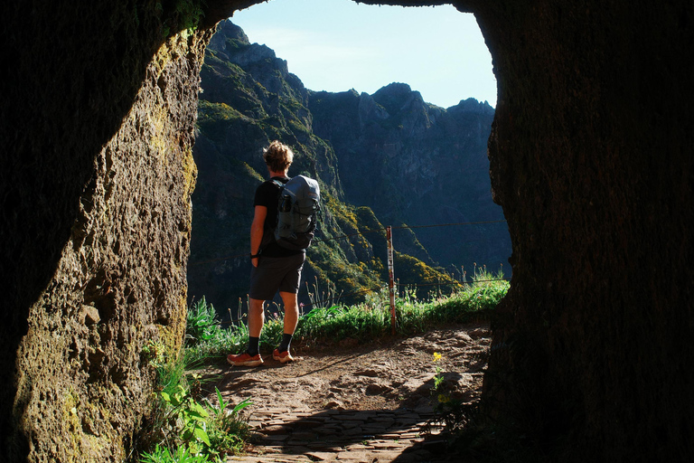 Pico do Arieiro to Pico Ruivo Hike with Transfer & Ticket
