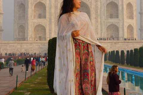 Depuis New Delhi : 2 jours à Āgrā et JaipurVisite avec guide, transport et hôtel 3 ou 4 étoiles