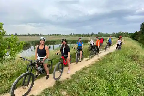 The City of Art "Pietrasanta"- Apuan Alps & sea: E-Bike Tour