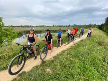 The City of Art "Pietrasanta"- Apuan Alps & sea: E-Bike Tour