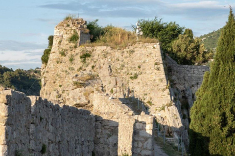 Split: Visita panorámica de la ciudad al atardecer en KlisExcursión nocturna al atardecer en Klis