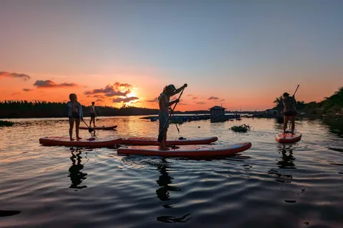 Hoi An: Sunset on the River Standup Paddleboard Rental