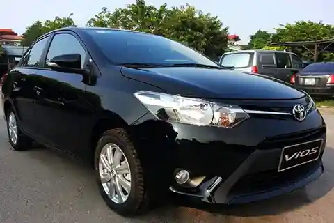 Traslado privado desde el aeropuerto de Hanoi / Noi Bai a la bahía de Halong