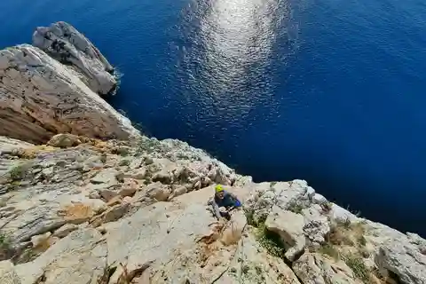 Depuis Nebida : escalade de la falaise de Masua