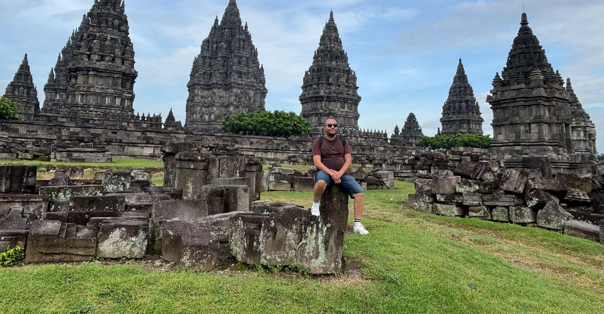 Yogyakarta: Borobudur Sunrise Climb & Prambanan with Ticket photo 11