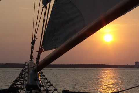 Charleston: Sunset Schooner Pride Harbor Cruise
