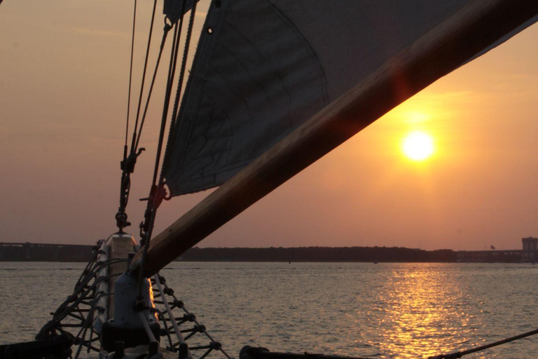 Charleston: Sunset Schooner Pride Harbor Cruise