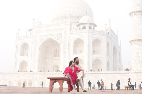 Tour con todo incluido al Taj Mahal al amanecer, el Fuerte de Agra y el Baby TajDesde Delhi: excursión con conductor con aire acondicionado, guía y ticket de acceso.