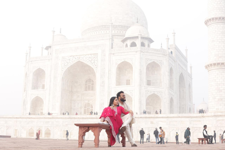 Tour con todo incluido al Taj Mahal al amanecer, el Fuerte de Agra y el Baby TajDesde Delhi: excursión con conductor con aire acondicionado, guía y ticket de acceso.