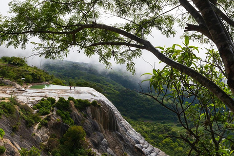 Oaxaca: Manantiales Naturales de Hierve el Agua y Recorrido Cultural