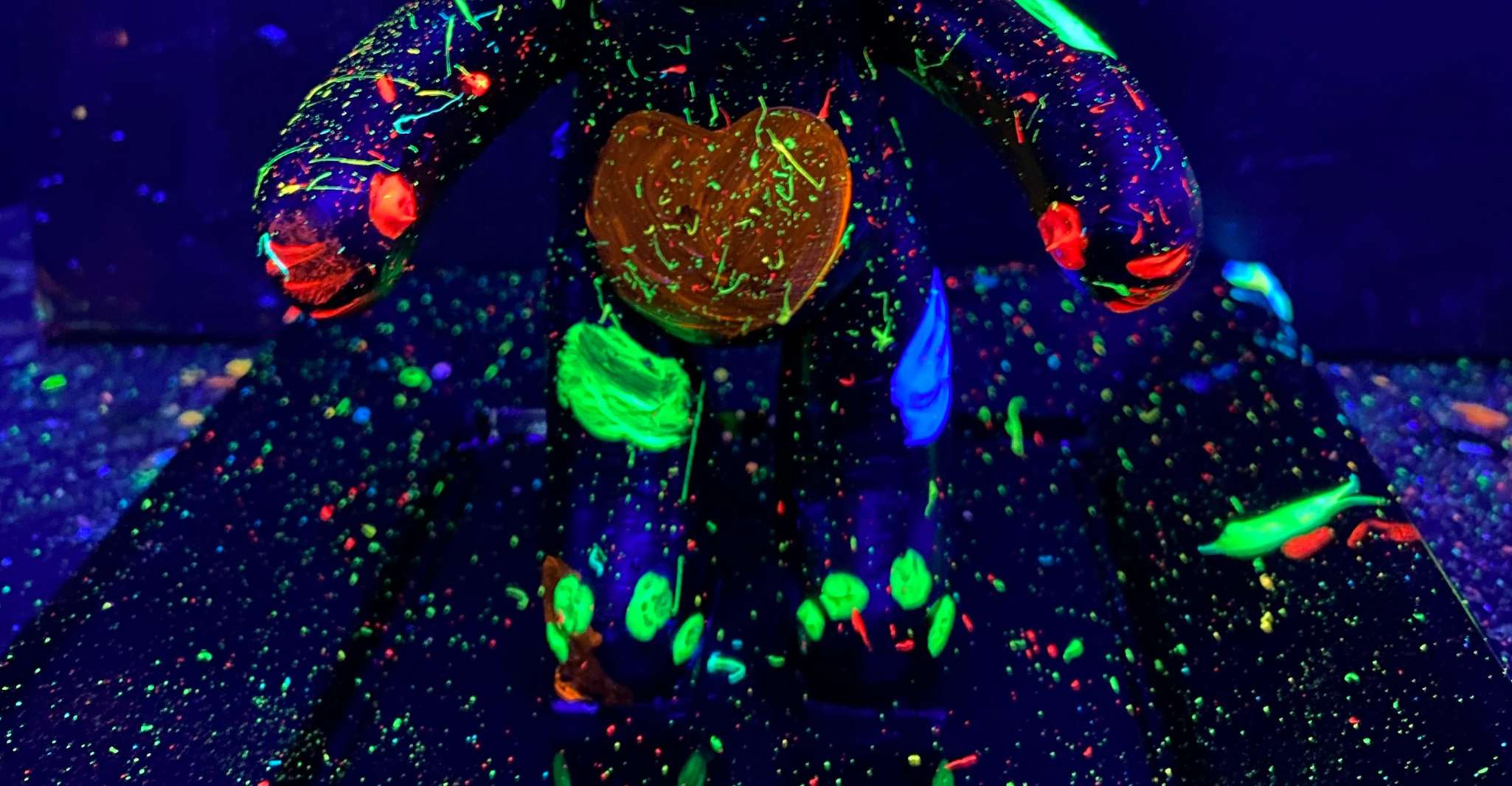 Barcelona: Bear-brick Fluorescent Painting | Wine and Art photo 9