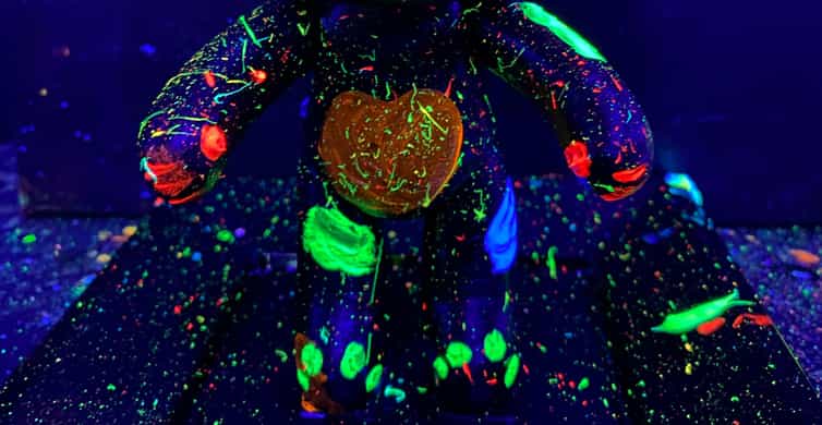 Barcelona: Bear-brick Fluorescent Painting | Wine and Art photo 9