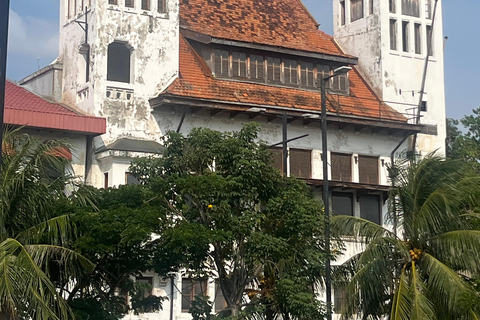 Jakarta : Guided City Tour with Lunch at Historic Restaurant
