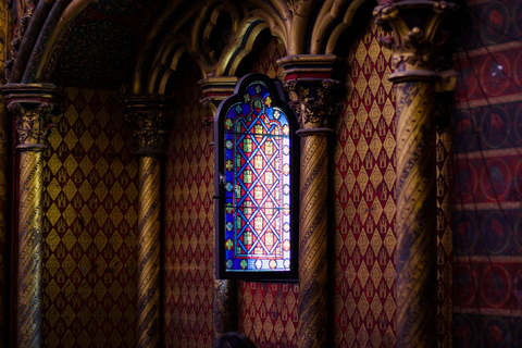 Notre-Dame Outdoor Tour with Pastry & Sainte-Chapelle Entry