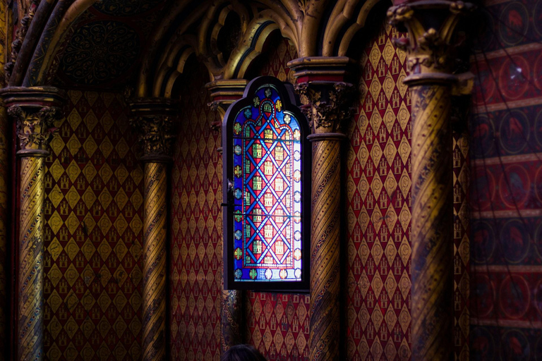 Notre-Dame Outdoor Tour with Pastry & Sainte-Chapelle Entry