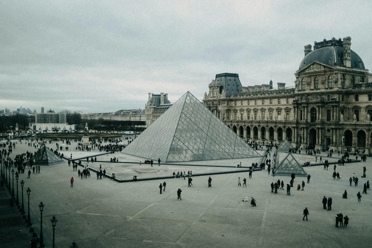 Paris: Mona Lisa and Louvre Highlights Tour SEMI PRIVATE