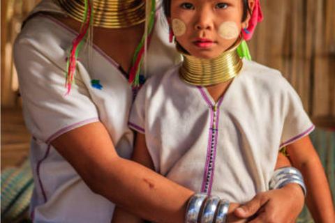 Chiang Rai: Templi bianchi, blu e rossi e tour del collo lungo