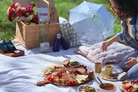 Испанский пикник с изысканными тапас в парке Ретиро (частный)