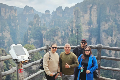 Private Tour Guide Service with Commentary in Zhangjiajie Private Guide (Spanish) – Per Day