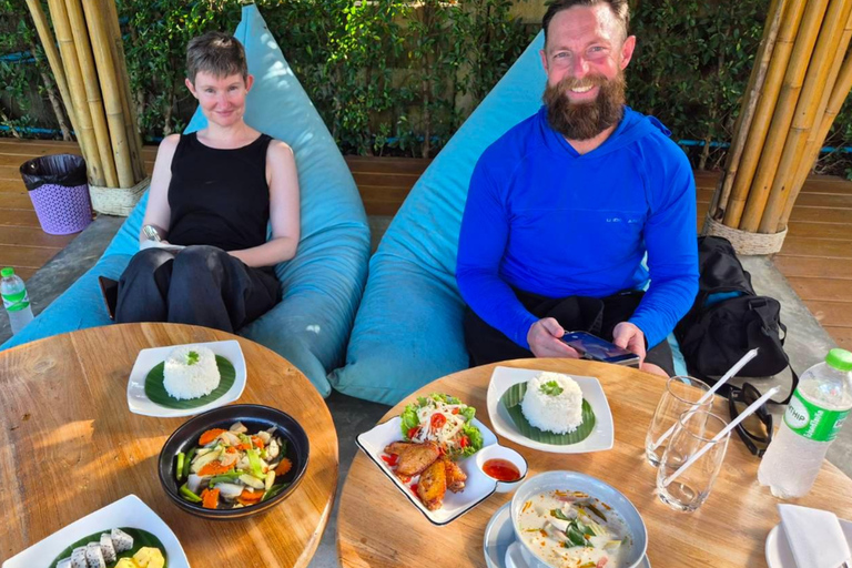 Khao Lak: waterval, zeeschildpad, olifanten verzorgen, maaltijd en transferKhao Lak: waterval, zeeschildpad, raften en olifanten verzorgen en maaltijd