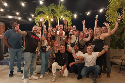 Medellín: Poblado Rooftops and Local Clubs Tour with Shots