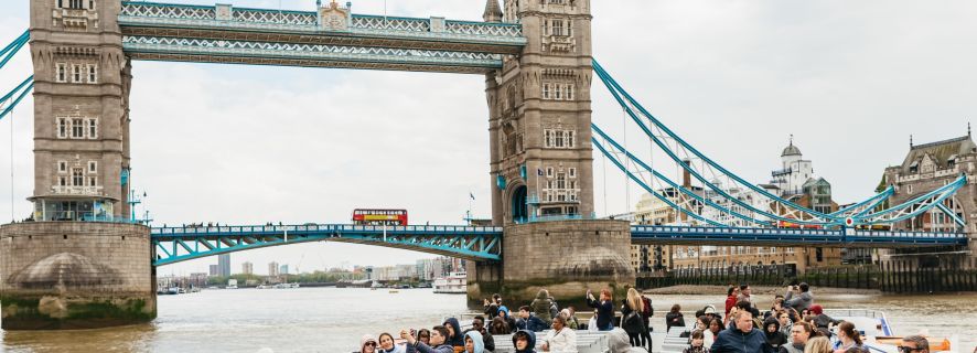 London: Hop-on-hop-off-båt med sightseeing på River Thames