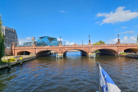 Berlin: Spree Cruise with Heated Electric Ship + Live Guide