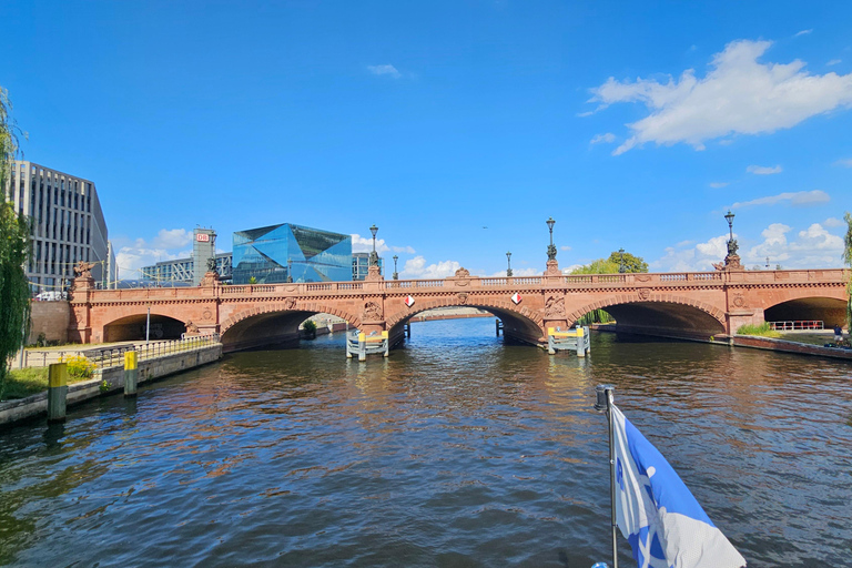 Berlin: Spree Cruise with Heated Electric Ship + Live Guide